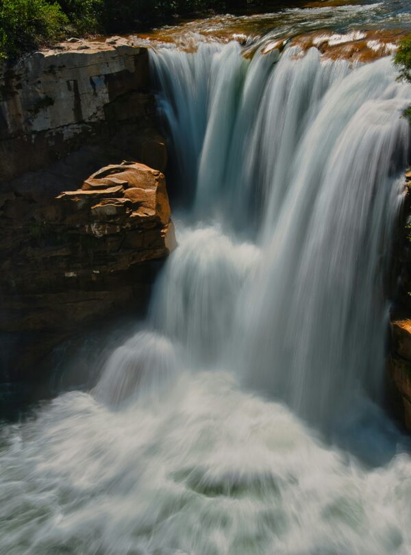 Lundbreck Falls